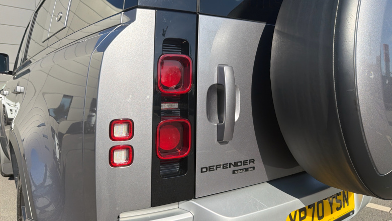 Land Rover Defender 2.0 D240 SE 110 5dr Auto Diesel Estate